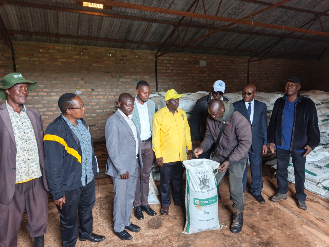 Kagadi District Tea farmers Receive over 2,000 Organic Mineral Fertilizer Bags.